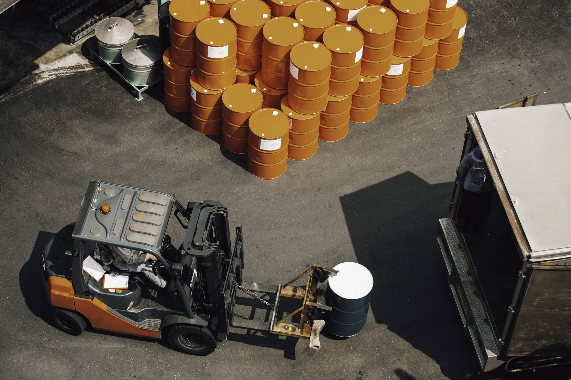 Hurtowa sprzedaż paliw dla firm jako sposób na optymalizację kosztów działalności