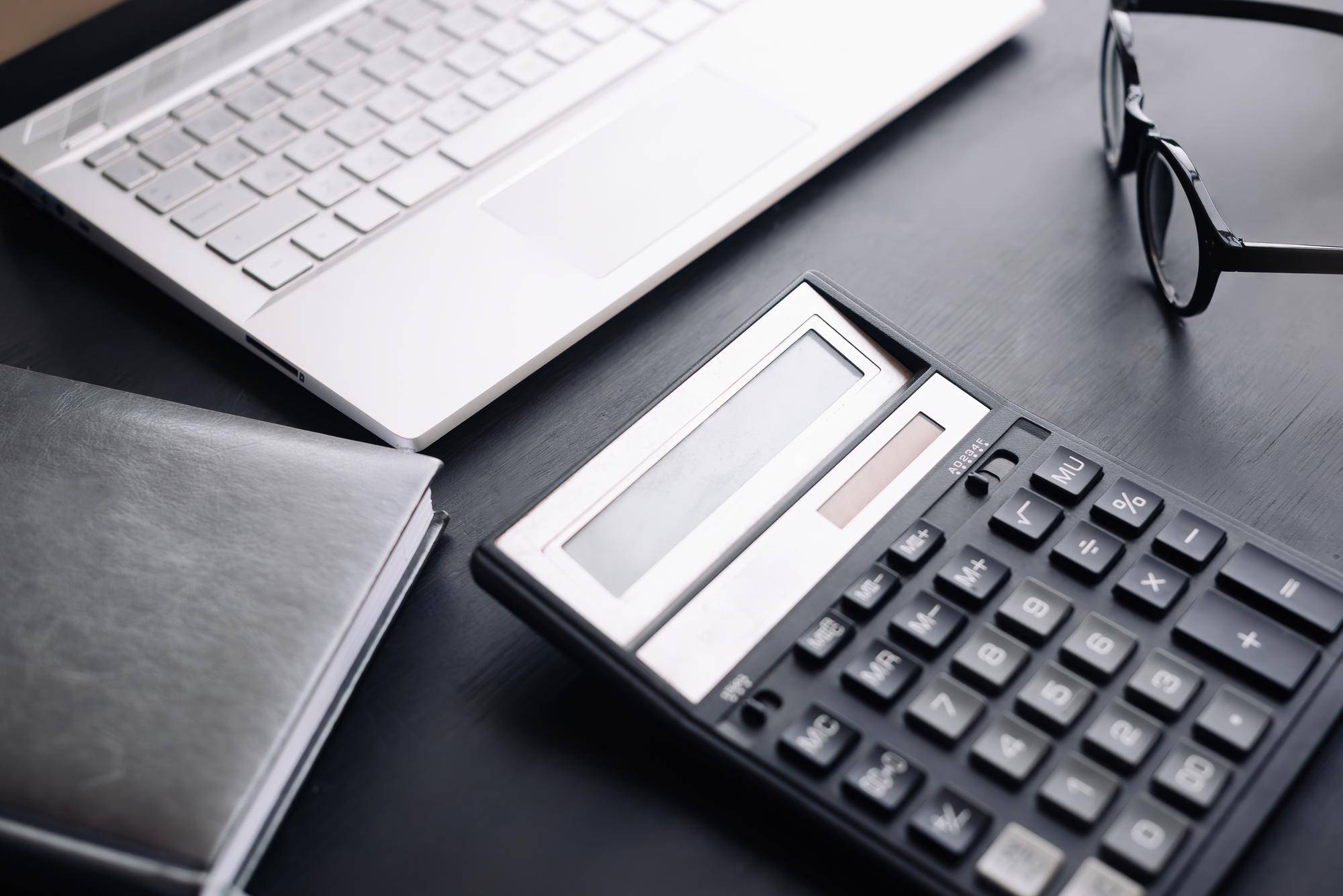 Jak wybrać programy dla biur rachunkowych, które ułatwią codzienną pracę?