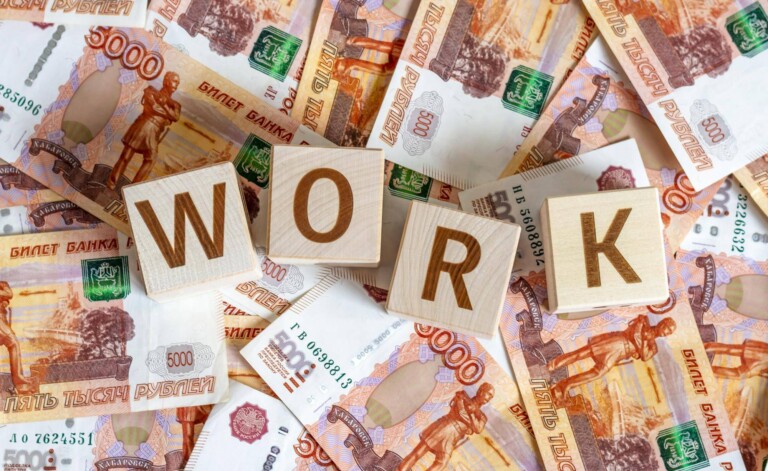 Płaca minimalna definicja i jej wpływ na wynagrodzenie w Polsce